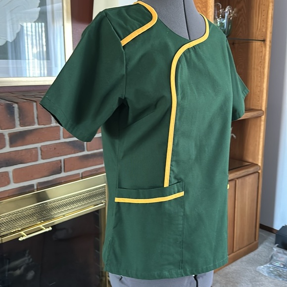 NFL Green Bay Packers poly/cotton scrub jersey top size XS ~ worn once ~ - Picture 3 of 7